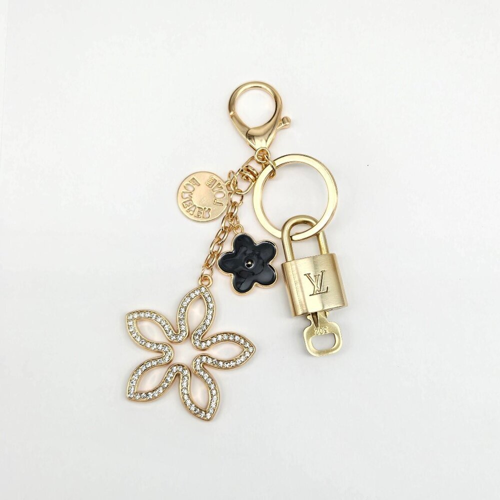 Louis Vuitton Gold Lock 🔒 Authentic LV Key + Unbranded Bag Charm - Picture 2 of 11